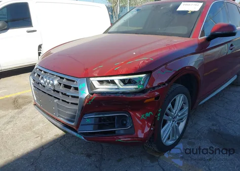 2018 Audi Q5 2.0T Premium/2.0T Tech Premium z USA, uszkodzony, nr VIN WA1CNAFY6J2110228